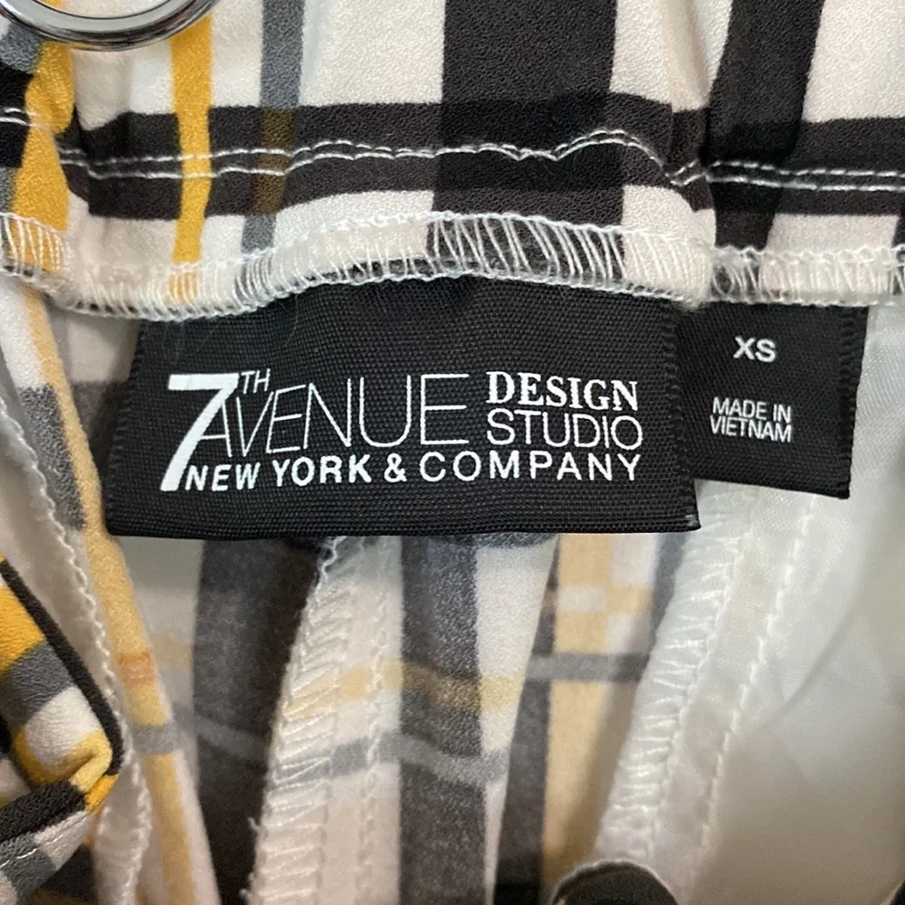 New York & Company 6” Bermuda Shorts. Size XS